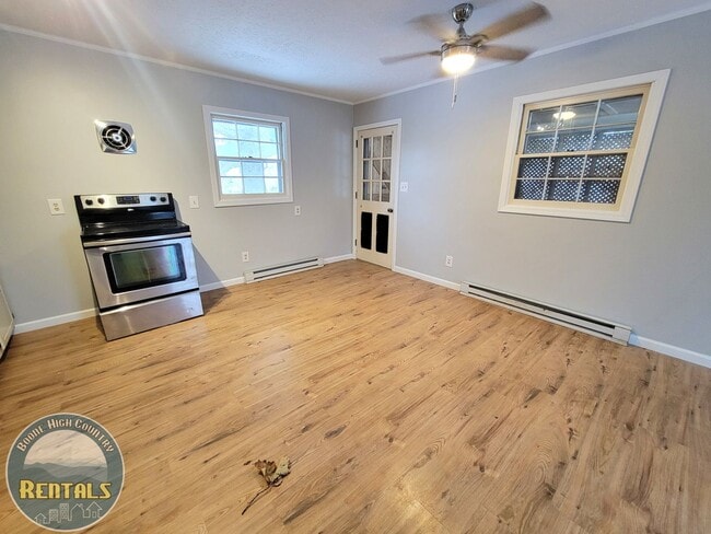 Building Photo - 2 Bedroom Home in Boone