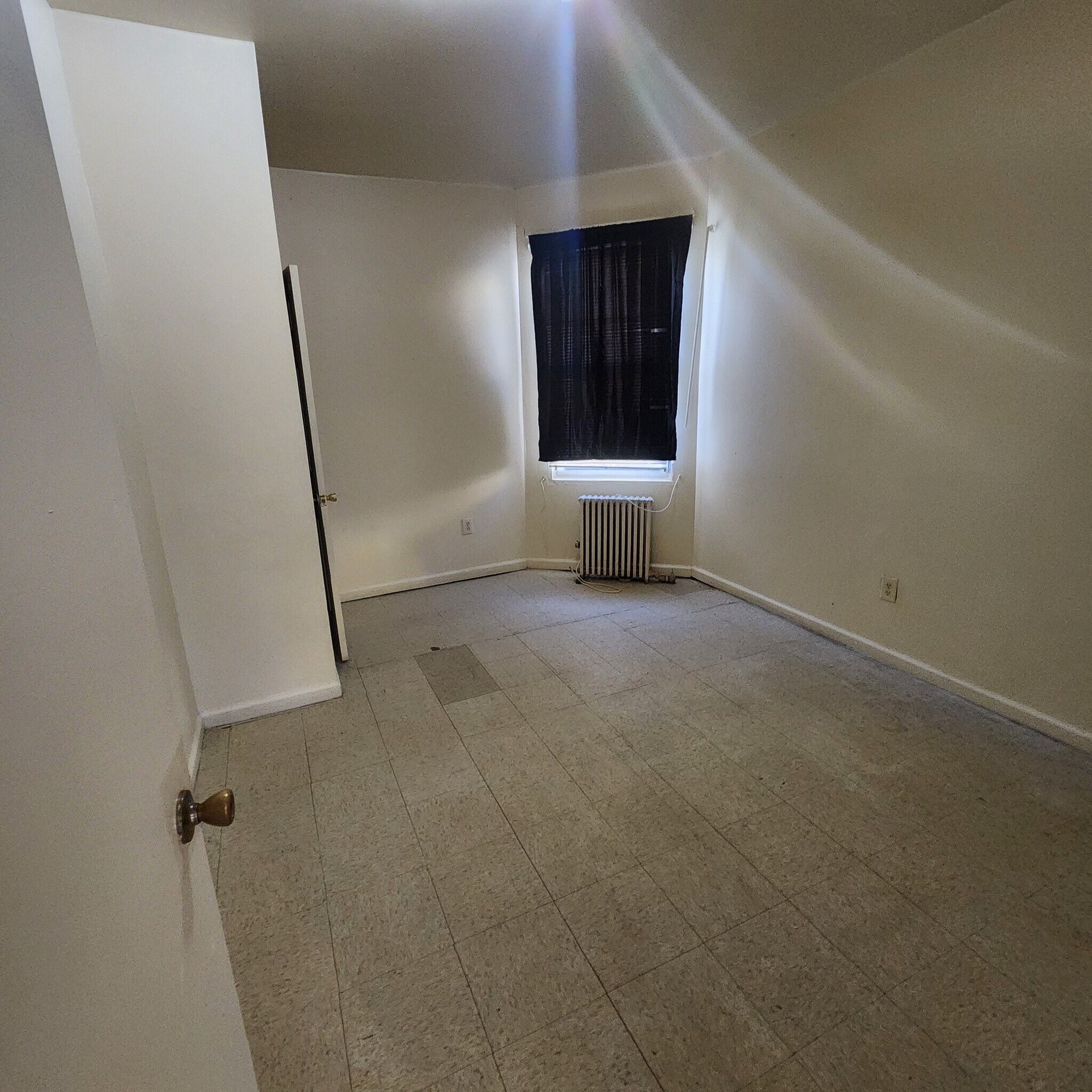 Building Photo - 651 S 13th St