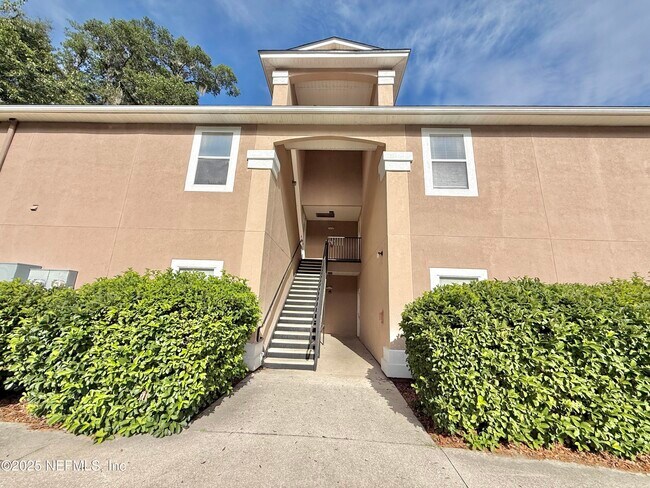 Building Photo - 6788 Manotak Oaks Dr