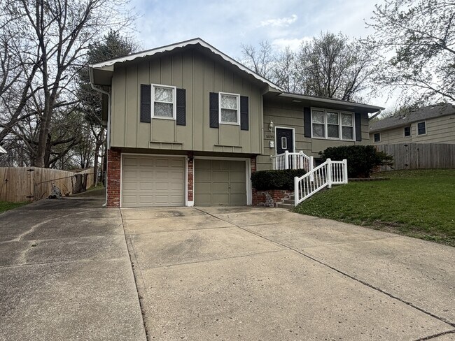 Building Photo - 5035 Overton Ave