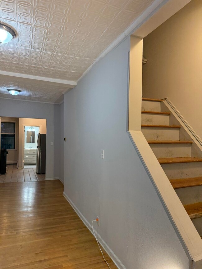 Building Photo - 614 GRAND St