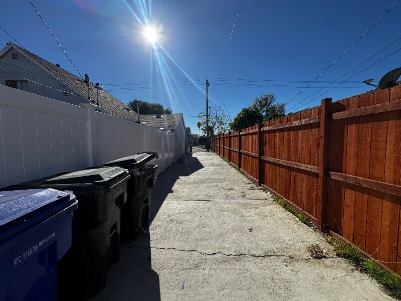 Building Photo - 1764 W 28th St