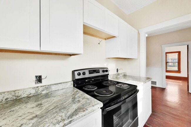 Building Photo - 637 S Holyoke St