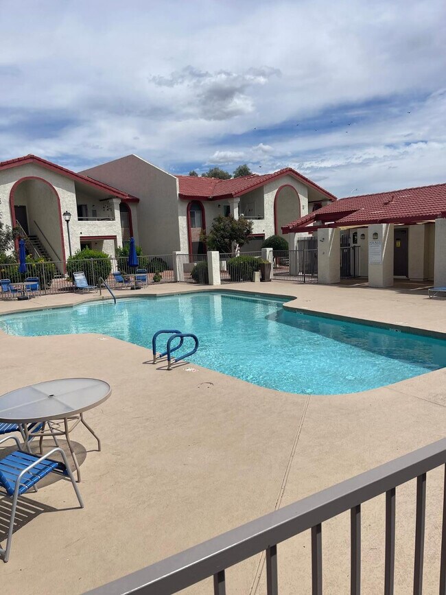 Building Photo - 10610 S 48th St