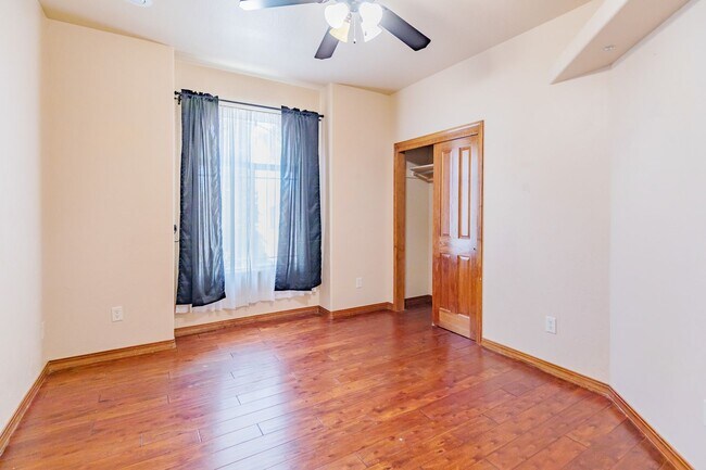 Building Photo - Beautiful Spacious 4 bedroom 2 bath House!