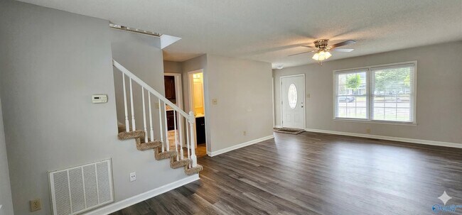 Building Photo - 140 Teal Park Ln