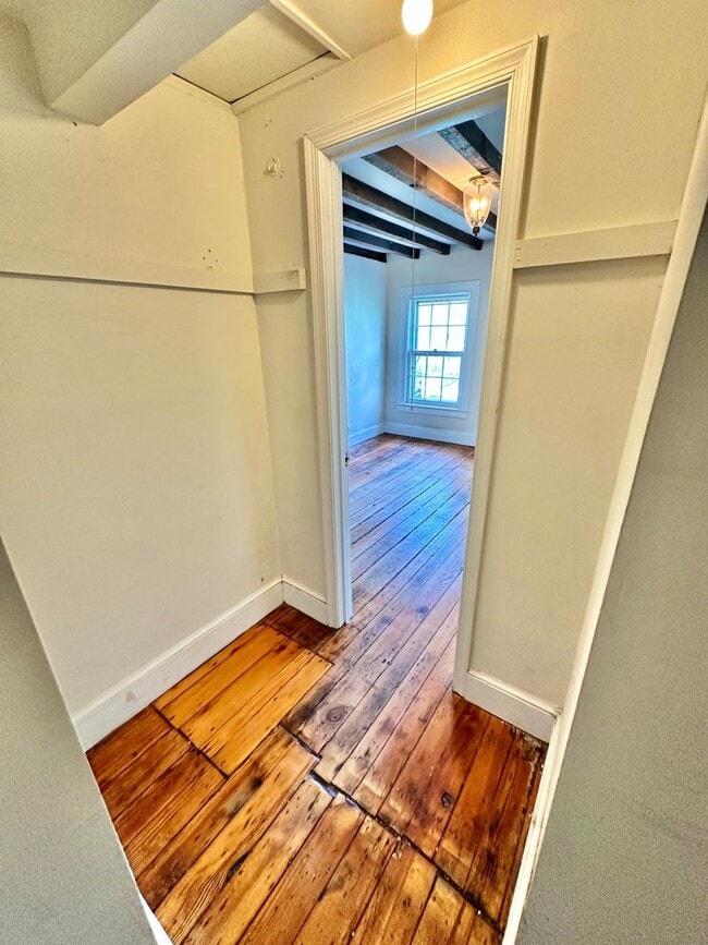 Building Photo - Glamorous Georgetown 2 Bedroom 1 Bath Historic Row Home with Patio -East Village