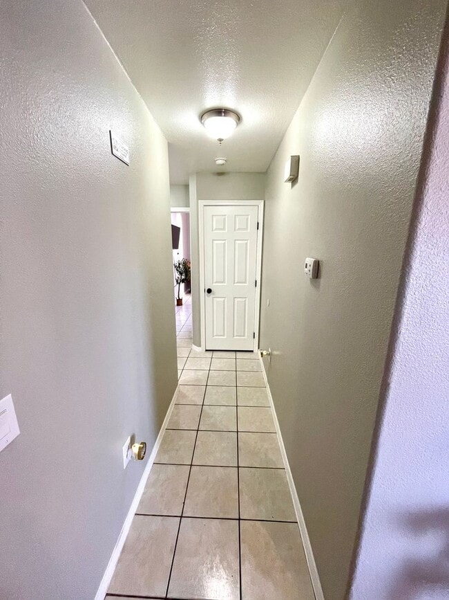 Building Photo - Luxurious Fully Furnished 3 Bedroom Home with Garage!