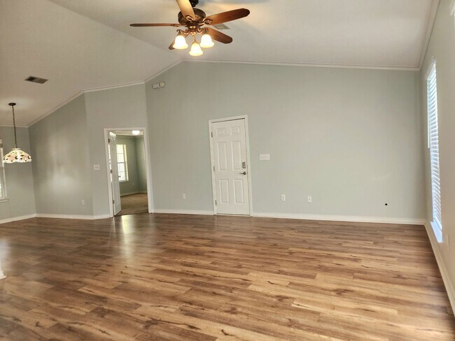 Building Photo - Adorable back yard in Gulf Shores - 3/2