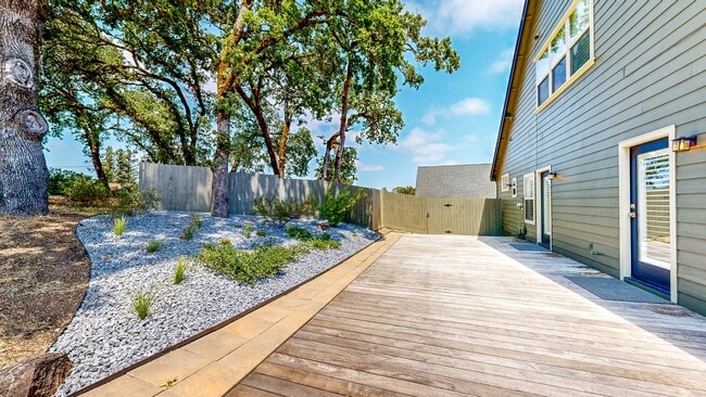 Building Photo - 9901 Old Camp Ln