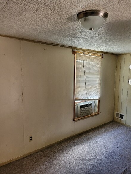 Building Photo - 912 Hancock Ave