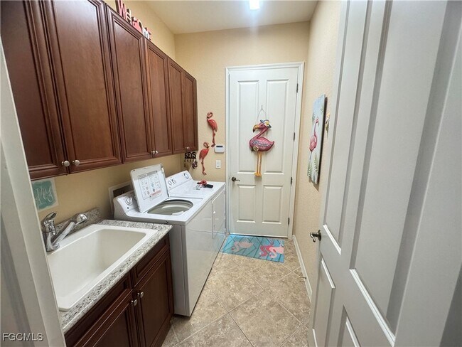 Building Photo - 8661 Mercado Ct