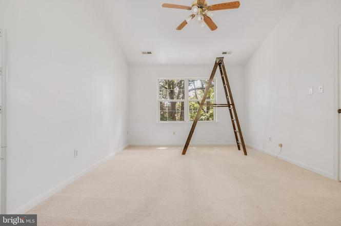 Building Photo - 6124 Valley View Dr