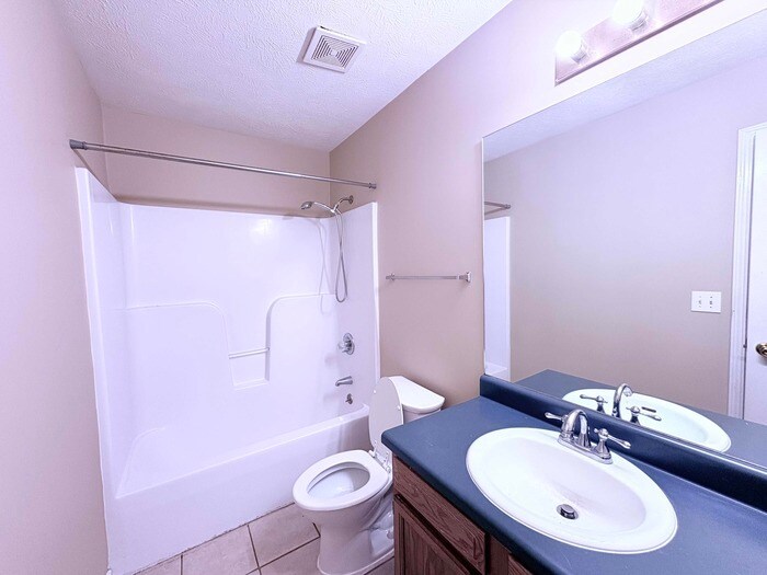 Building Photo - 3007 Willow Dr