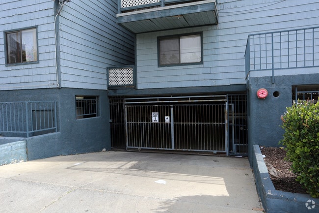 Building Photo - 802 E. Pine St.