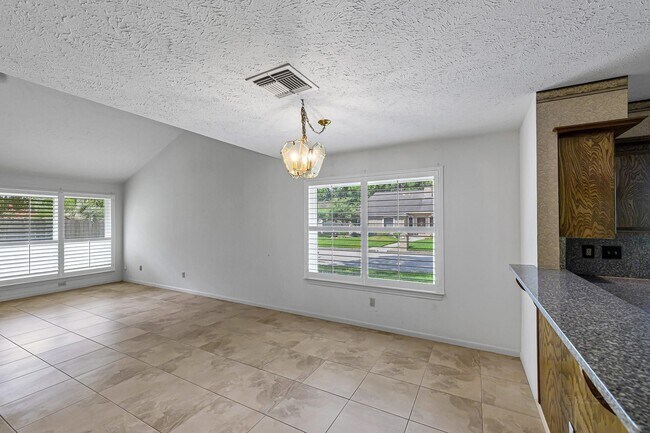 Building Photo - 3647 Marywood Dr