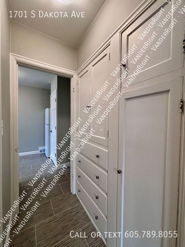 Building Photo - 1701 S Dakota Ave