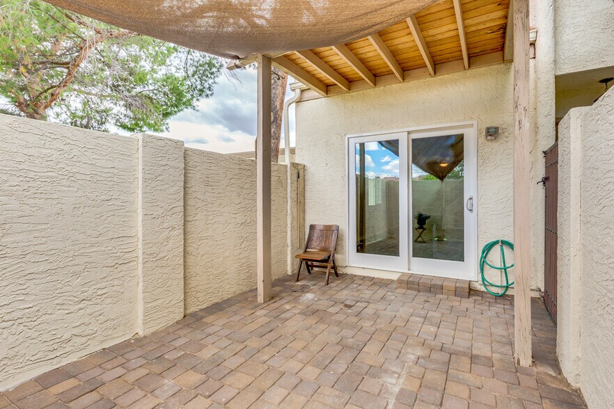 Building Photo - 6007 N 79th Street