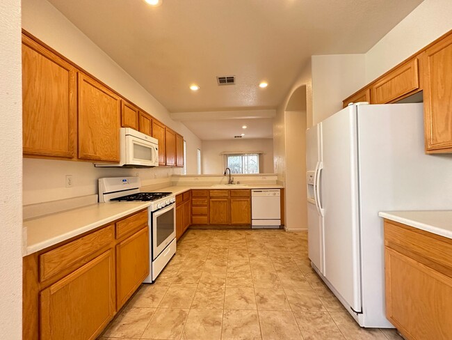 Building Photo - 3 Bedroom, 2.5 Bath, 2 Car garage