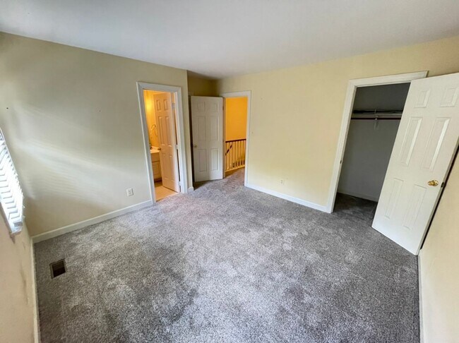 Building Photo - 103 New Britain Ct