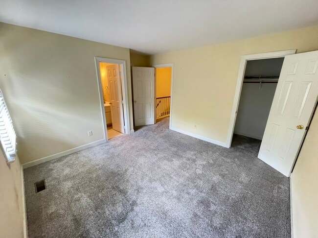 Building Photo - Desirable 2 Bedroom Townhouse Near Downtown Cary