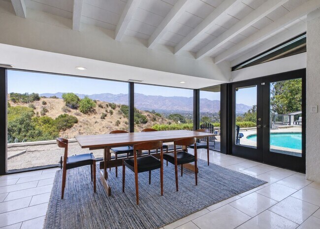 Building Photo - 1255 Rancheros Rd
