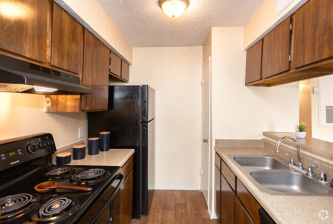 1BR 1BA - 692 SF - ReNew Andrews