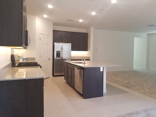 Building Photo - Great Home in Gated Community