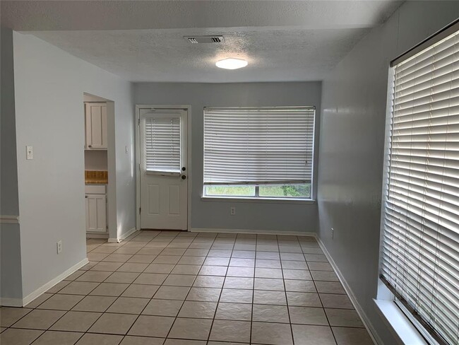 Building Photo - 6903 Harpers Dr