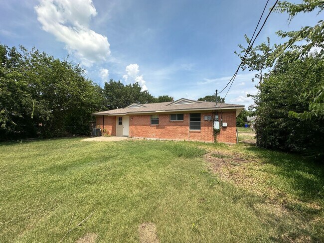 Building Photo - 1106 La Porte Dr