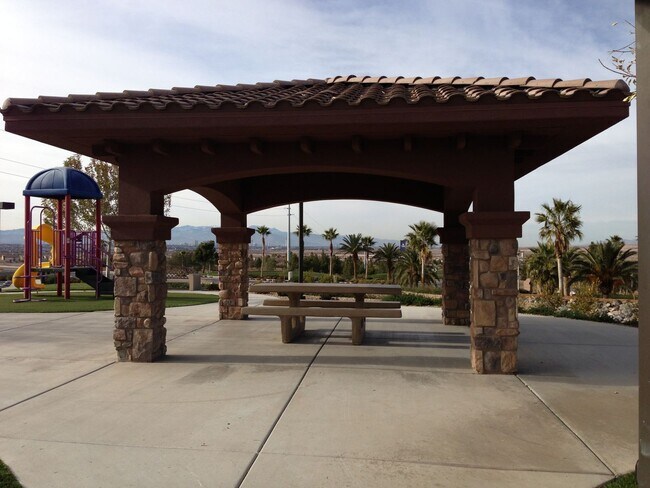Building Photo - Tuscany Ranch Living