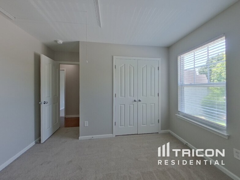 Building Photo - 10629 Mountain Springs Dr
