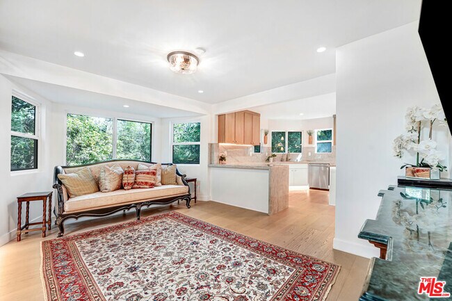 Building Photo - 4611 Louise Ave