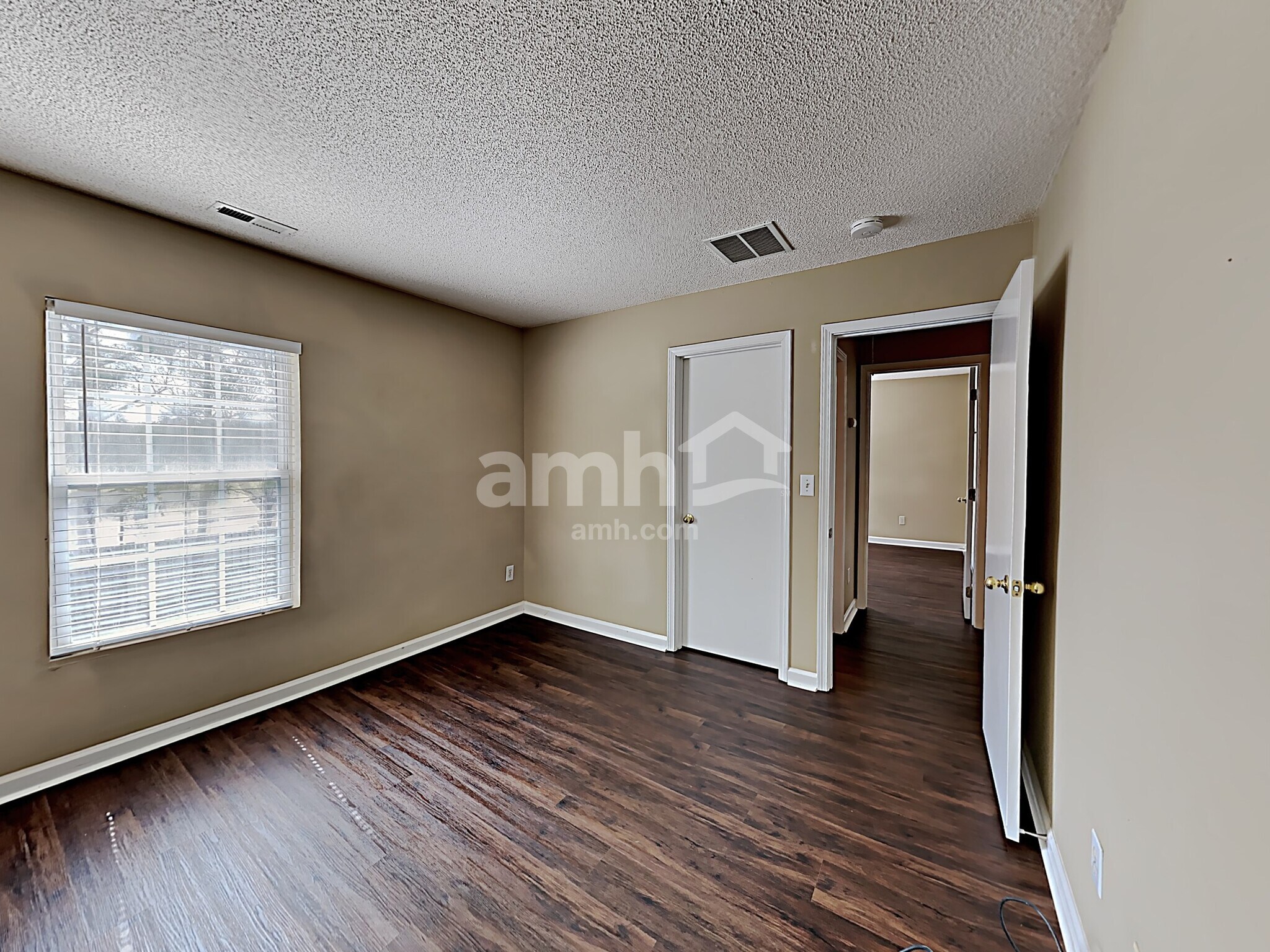 Building Photo - 116 N Honey Springs Ave