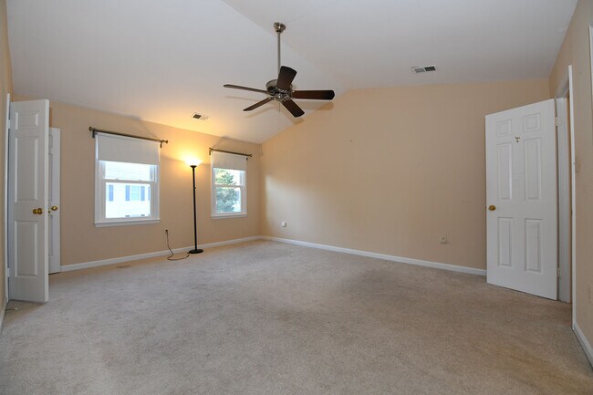 Building Photo - Gorgeous 4 BR 2+2 Baths Colonial - Finished Walk-Out Basement and Car Garage