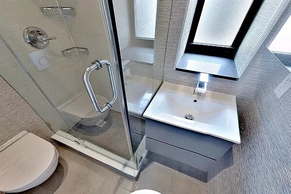 Building Photo - 227 E 82nd St