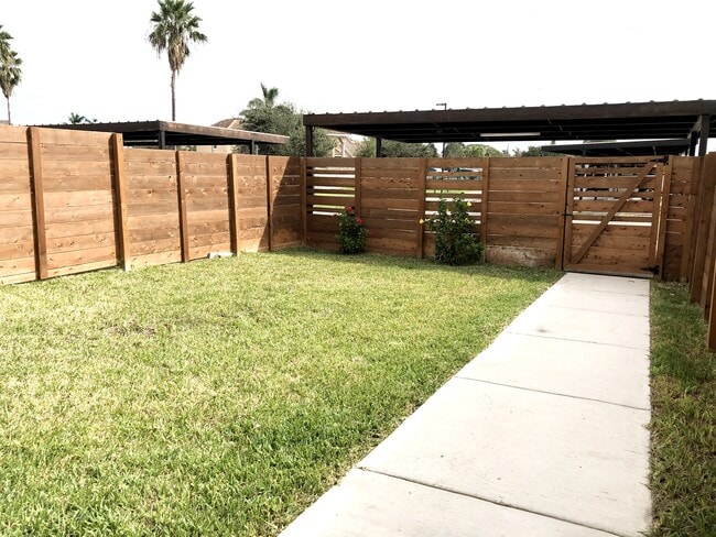 Building Photo - 2312 Harmony Ln