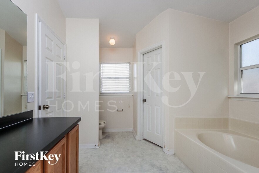 Building Photo - 424 Dove Dr