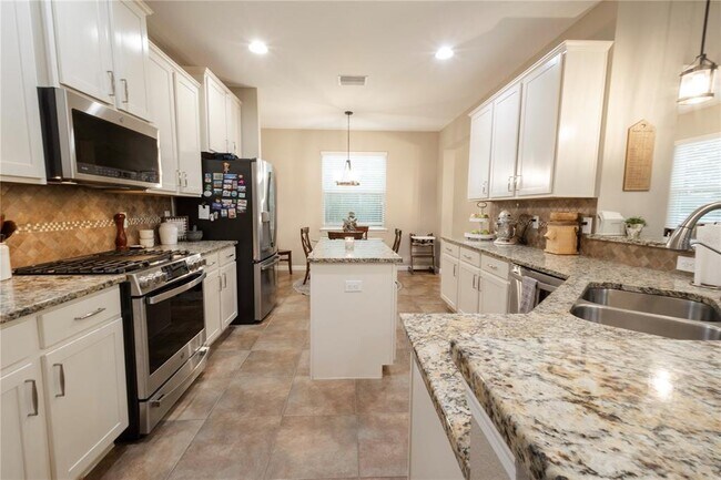 Building Photo - 6367 Golden Eye Glen
