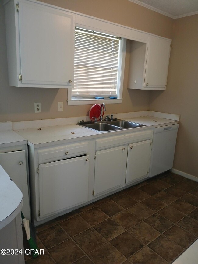 Building Photo - 4862 Dogwood Dr