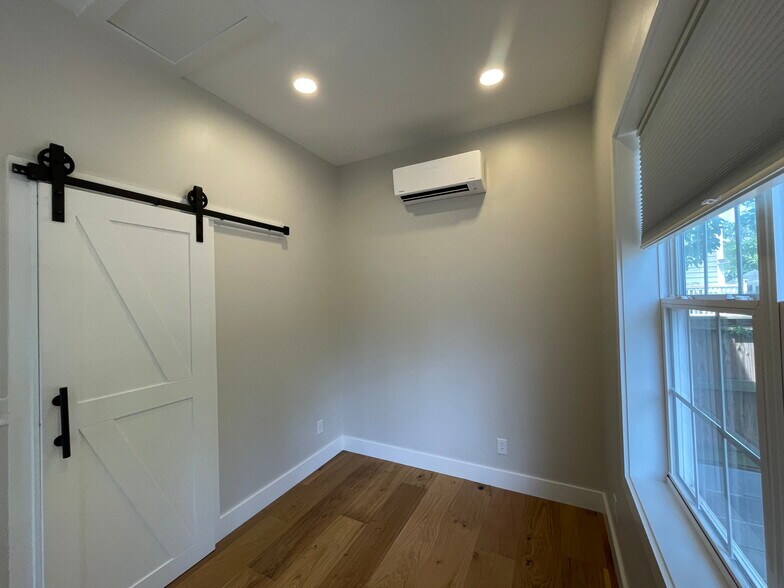 Building Photo - 907 Ashley Ave