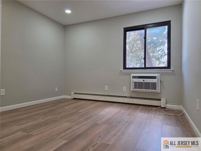 Building Photo - 645 Cricket Ln