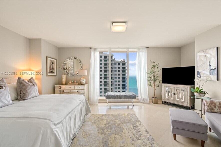 Building Photo - 901 Brickell Key Blvd
