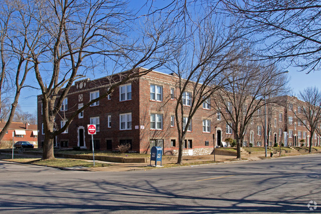 Building Photo - Holly Hills