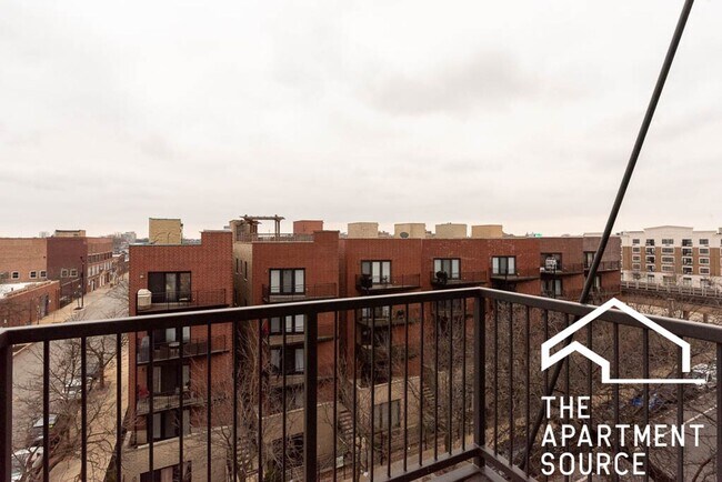 Building Photo - South Loop 3 bed 2 bath -- Updated Kitchen, LARGEST Floorplan in the building