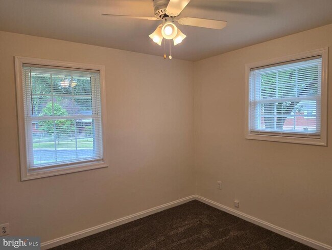 Building Photo - 4700 Red Fox Rd