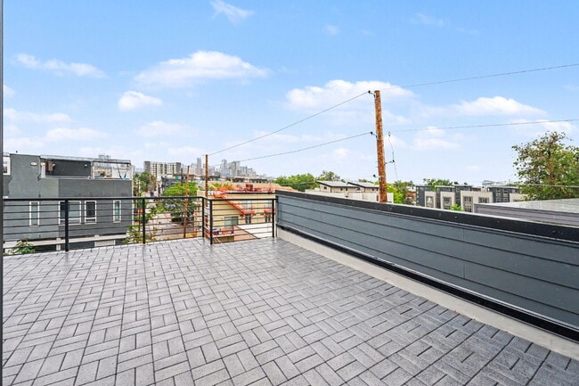 Building Photo - Newer Construction Townhome Available Now!