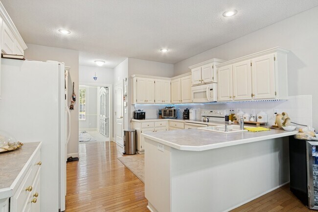 Building Photo - 5341 Meadowlark Dr