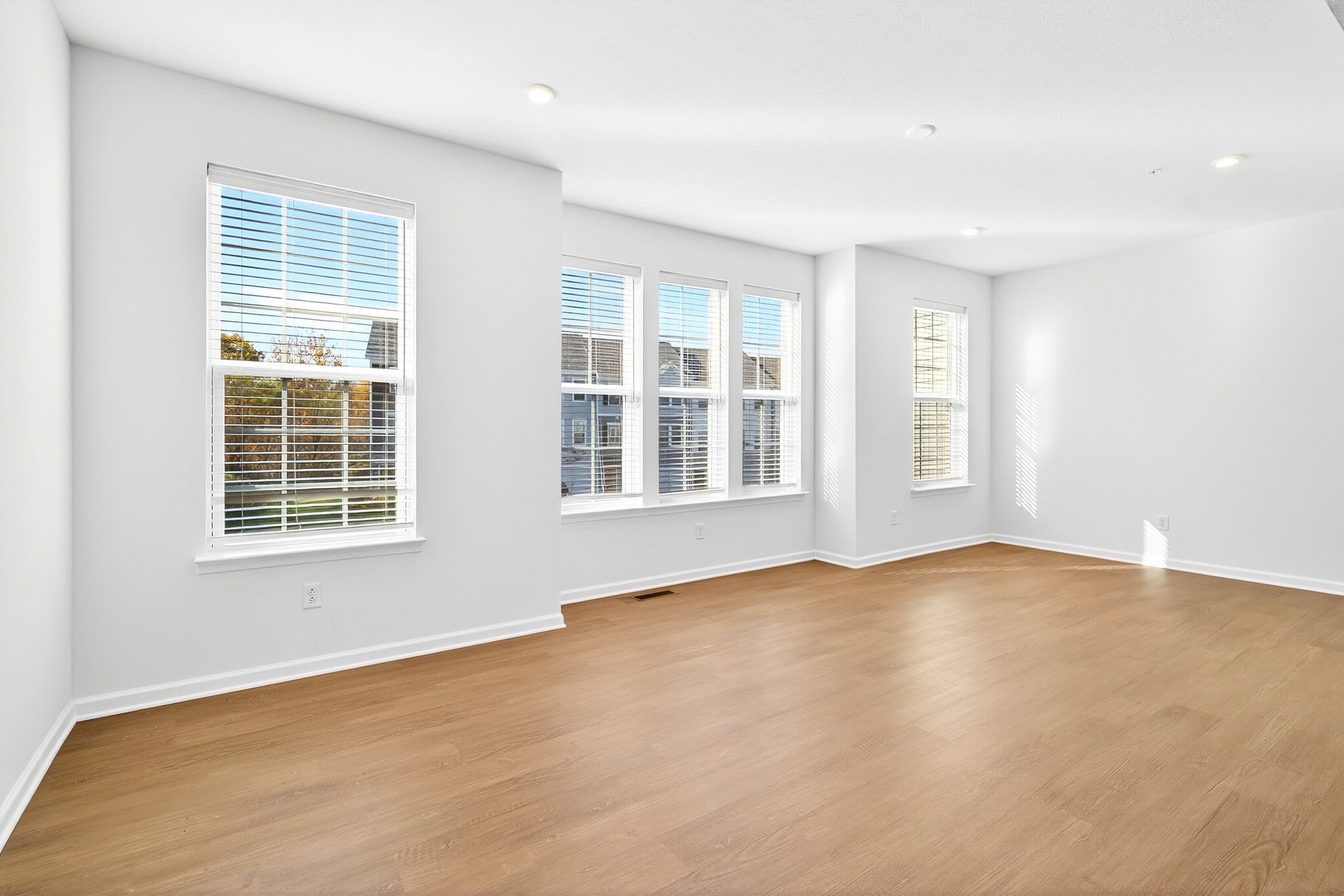 Building Photo - 600 Dana Dr