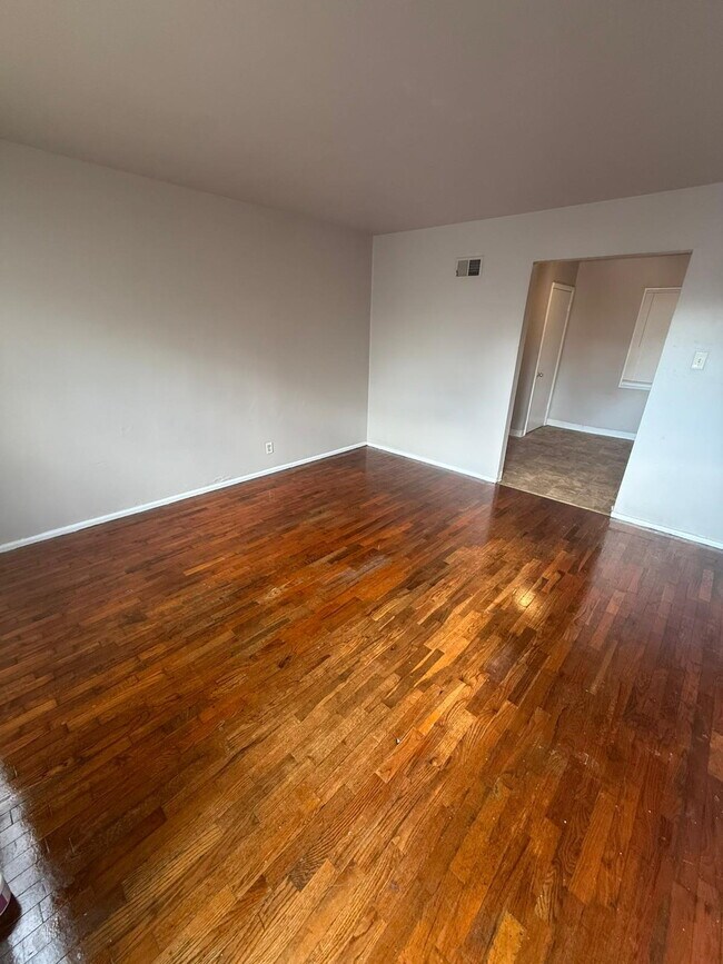 Building Photo - Cozy 3-Bed, 1-Bath Home in St. Louis – Mov...
